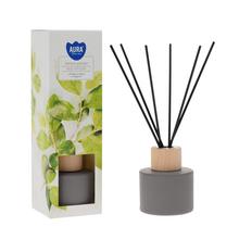 Difuzér Bylinková Záhrada s čiernymi tyčinkami a elegantným dizajnom.