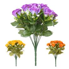 Kytica umelých ruží v mixe farieb s gypsom a zeleňou.