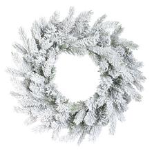 Zasnežený veniec z čečiny s priemerom 50 cm a hrúbkou 8 cm.