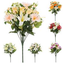 Kytica umelých kvetov s ľaliami, ružami, gerberami a drobnými kvetmi.