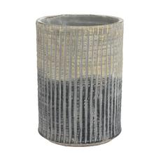 Kvetináč so zlatými a čiernymi púžkami, priemer 16 cm, výška 23 cm.