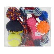 Hračky pre psa v sade, rôzne farby a tvary.