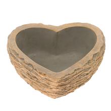 Cementový kvetináč v tvare srdca, bledo-sivo-zlatý.