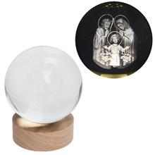 LED guľa sklo na drev. podstavci s podsvietením sv. rodina.