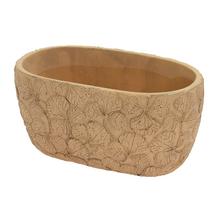 Hnedý keramický obal na kvety s dekoratívnym vzorom listov.