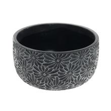 Čierny keramický obal Margaréta s kvetinovým vzorom.