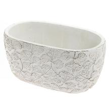 Biely keramický obal na kvety s listovým vzorom.