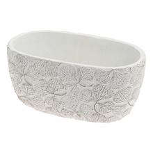 Biely keramický obal na kvety s textúrou listov.