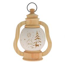 Biely LED lampáš z porcelánu s drevenými detailmi a vianočným vzorom.