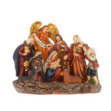 Farebný betlehem s postavami a zvieratami.