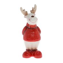 Porcelánový sob v červenom svetri.