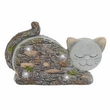 Keramická mačka na záhradu s prírodným vzhľadom.