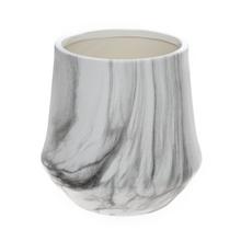 Obal na kvetináč s mramorovým vzorom v bielo-čiernej farbe.