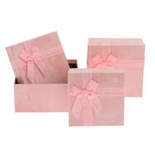Ružové darčekové krabičky s mašľou v troch veľkostiach.