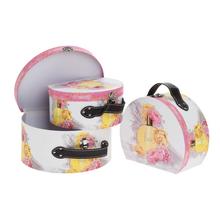 Darčeková krabička kufor v ružovo-bielej farbe.