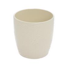 Obal na kvetináč v avorio-krémovej farbe s textúrou.