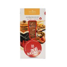 Balenie voňavých čajových sviečok s príchuťou jabĺk a škorice.