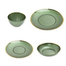 Sada zelených tanierov a misiek zo skla.