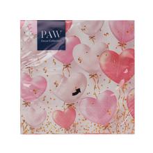 Servítky s ružovými balónmi v tvare srdca.