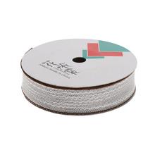 Strieborná stuha s rozmermi 28 mm x 20 y.