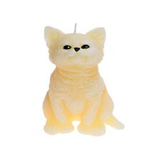 Figúrka mačka v krémovej farbe.