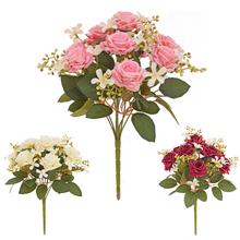 Kytica umelých ruží s drobnými kvetmi a zeleňou, mix farieb.