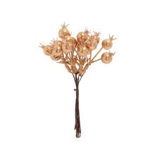 Zlatý zápich šípky s dekoratívnymi guľami.