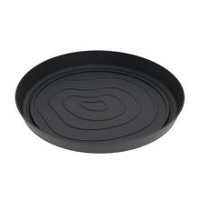 Čierna okrúhla miska s vlnkovým vzorom.