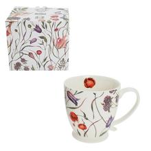 Šálka na stopke s kvetinovým vzorom a krabičkou.