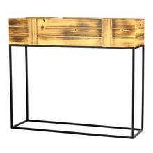 Hnedý obal na kvety s čiernym rámom.