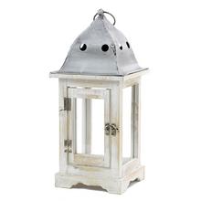 Bielo-šedý lampáš s otvorenou strechou