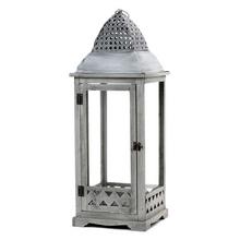 Šedý lampáš s otvoreným dizajnom a dekoratívnym vrchom.