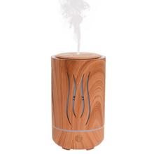 Difuzér na USB s dreveným vzorom a objemom 230 ml.