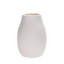 Biela váza na suché aranžovanie