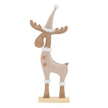 Dekorácia soba v béžovej farbe s čiapkou a svetrom.