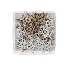 Drevené ozdoby vločky v natúrnej a bielej farbe, balenie 24 kusov.