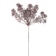 Umelý zápich s drobnými fialovými kvetmi.