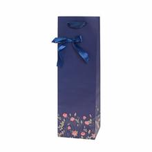 Darčeková taška s kvetinovým vzorom.