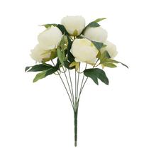 Umelá kytička pivoniek bielej farby.