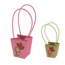 Taška s motívom medvedíka a srdca v mix farbách.