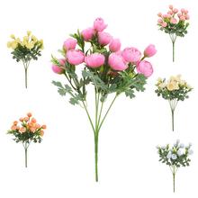 Kytica umelých kvetov ranunculus mix v rôznych farbách.