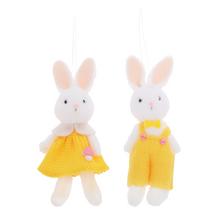 Závesný dekoratívny zajačik v bielej a žltej farbe.