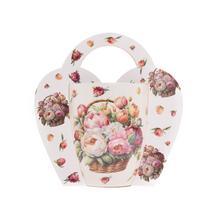 Keramická šálka s kvetinovým vzorom.