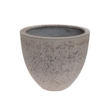 Obal umelý kameň v sivej farbe, tvarovaný ako kvetináč.