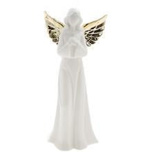 Biely anjel s zlatými krídlami z keramiky.