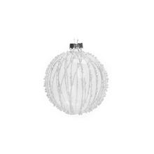 Sklenená vianočná guľa bielej farby s dekoratívnym vzorom.