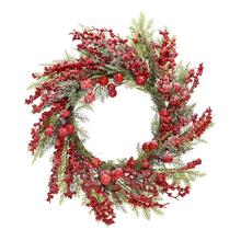 Vianočný veniec s červenými bobuľami a zasneženým vzhľadom.