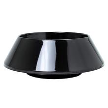 Čierna miska s chryzantémovým dizajnom.