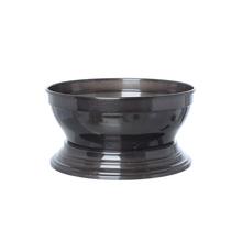 Čierna misa na stopke s moderným dizajnom.