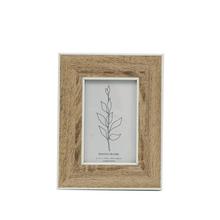 Fotorámik s bielym okrajom, rozmer 4x6 cm.